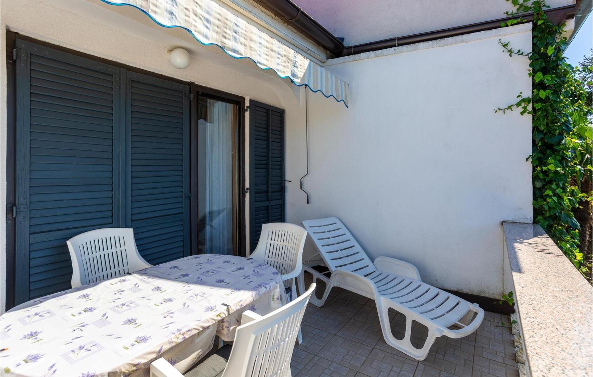Beautiful Apartment In Malinska With Kitchen Dış mekan fotoğraf