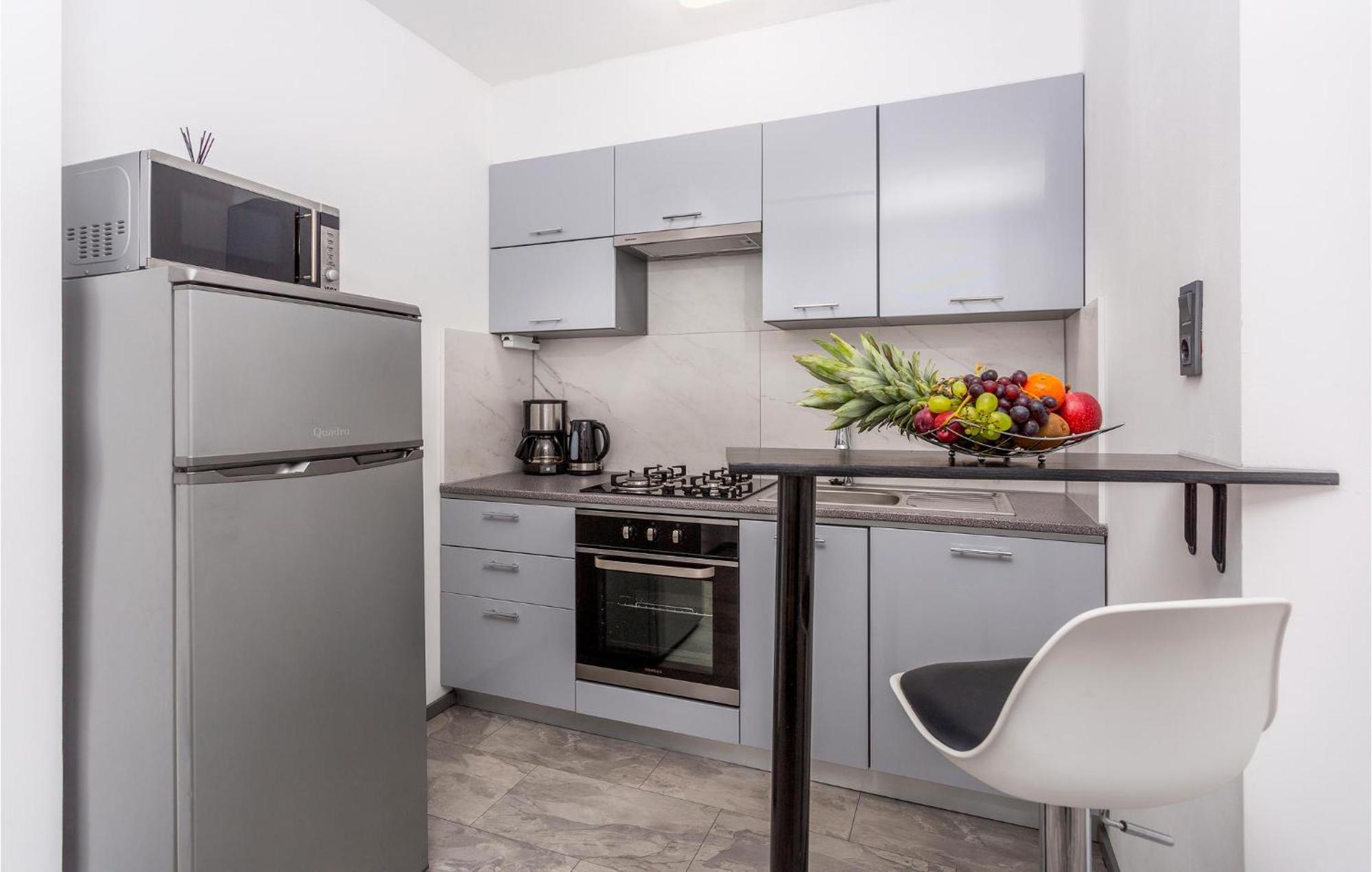 Beautiful Apartment In Malinska With Kitchen Dış mekan fotoğraf
