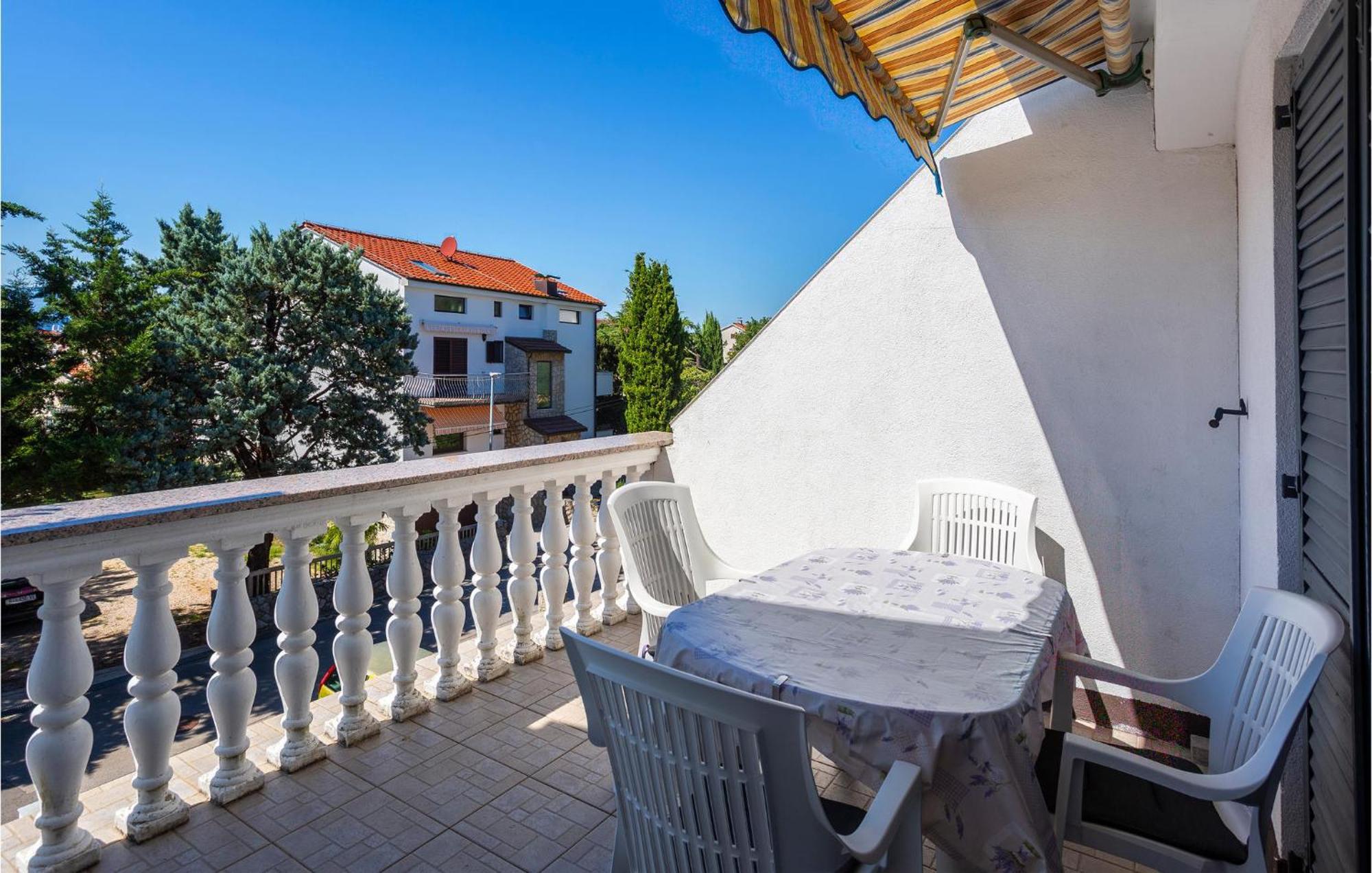 Beautiful Apartment In Malinska With Kitchen Dış mekan fotoğraf